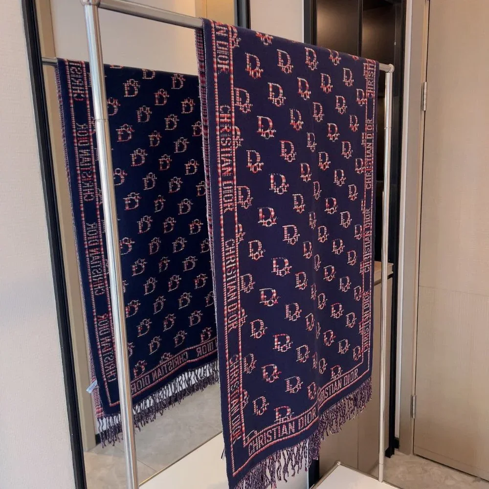 💎✨AUTHENTIC✨💎Dior scarf💎✨AUTHENTIC✨💎Fendi scarf
